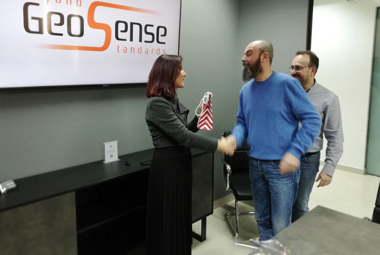 Η «δική μας» Δώρα Αγγελοπούλου στην κοπή της Πρωτοχρονιάτικης πίτας της GeoSense